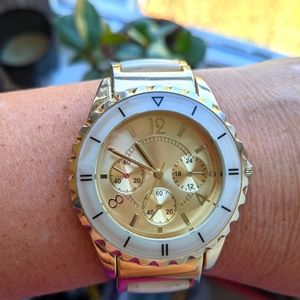 Watch with Gold and Pearl Coloring and Adjustable Clasp